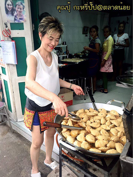 ก๋วยเตี๋ยวผัดงี่เง่า at เจ๊เบญ โอเดี้ยน, ร้านฮั้นโภชนา, เจ๊เฮี้ยง ก๋วยเตี๋ยวลูกชิ้นปลา ตลาดน้อย, ข้าวต้มปลาตลาดน้อย, Baan Chim Cha, อาฉีไก่ทอด, มานพ สุกี้รถกระบะ, แดงราชาหอยทอด, โจ๊ก เจ๊หมวยเกี้ย-ดั้งเดิม, เป็ดตุ๋นเจ้าท่า, ซี่โครงปราณ, คุณปุ๊กะหรี่ปั๊บ ณ ตลาดน้อย, แต้เล่าจิ้นเส็ง, Li Bing Waffle Parlour, Mana Craft, Jap Bread ตลาดน้อย, ฮงเซียงกง