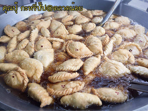 ก๋วยเตี๋ยวผัดงี่เง่า at เจ๊เบญ โอเดี้ยน, ร้านฮั้นโภชนา, เจ๊เฮี้ยง ก๋วยเตี๋ยวลูกชิ้นปลา ตลาดน้อย, ข้าวต้มปลาตลาดน้อย, Baan Chim Cha, อาฉีไก่ทอด, มานพ สุกี้รถกระบะ, แดงราชาหอยทอด, โจ๊ก เจ๊หมวยเกี้ย-ดั้งเดิม, เป็ดตุ๋นเจ้าท่า, ซี่โครงปราณ, คุณปุ๊กะหรี่ปั๊บ ณ ตลาดน้อย, แต้เล่าจิ้นเส็ง, Li Bing Waffle Parlour, Mana Craft, Jap Bread ตลาดน้อย, ฮงเซียงกง