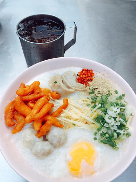 ก๋วยเตี๋ยวผัดงี่เง่า at เจ๊เบญ โอเดี้ยน, ร้านฮั้นโภชนา, เจ๊เฮี้ยง ก๋วยเตี๋ยวลูกชิ้นปลา ตลาดน้อย, ข้าวต้มปลาตลาดน้อย, Baan Chim Cha, อาฉีไก่ทอด, มานพ สุกี้รถกระบะ, แดงราชาหอยทอด, โจ๊ก เจ๊หมวยเกี้ย-ดั้งเดิม, เป็ดตุ๋นเจ้าท่า, ซี่โครงปราณ, คุณปุ๊กะหรี่ปั๊บ ณ ตลาดน้อย, แต้เล่าจิ้นเส็ง, Li Bing Waffle Parlour, Mana Craft, Jap Bread ตลาดน้อย, ฮงเซียงกง