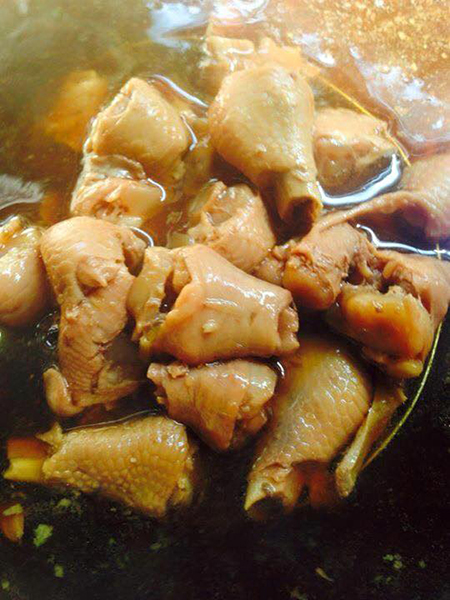 หลังรามฯเมี่ยงปลาเผา, ก๋วยเตี๋ยวกระดูกหมูป้ายเหลือง ลุงจำเนียร, แกงป่า, หนึ่งปูม้าทะเลเผา , โจ๊กข้อไก่ VS., ร้านอาหารจันทน์หอม