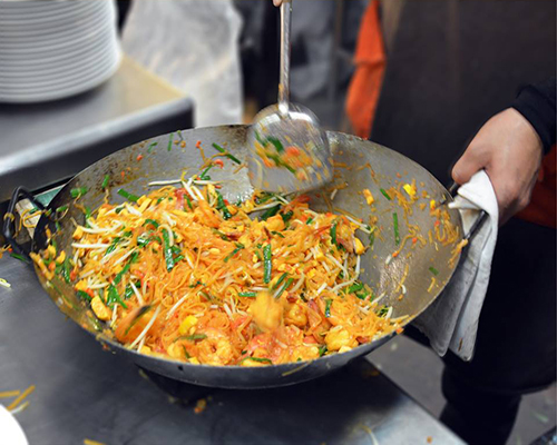 Anya Authentic Thai Cuisine, Kinu, สาขาเสาชิงช้า, ภูธรบาร์, ครัวอัปษร, สาขาถนนดินสอ, ขนมกุ๋ยช่ายเจ๊ต้อย, ตาชัยก๋วยเตี๋ยวสุโขทัย, โกปี๊เฮี้ยะไถ่กี่ ณ เสาชิงช้า, ไทยทำ เกาเหลาสมองหมู, จิต เตาถ่าน, ศิริพรโภชนา, มนต์ นมสด, เจ๊นี เผือกหิมะ, ลูกชิ้นหมูแพร่งนรา, นายอ้วนเย็นตาโฟเสาชิงช้า, สุขนิยม ขนมครกสิงคโปร์, ทิพย์สมัย ผัดไทยประตูผี, เช็งซิมอี๊ , สาขาเสาชิงช้า, Bite and Bond, ร้านติ่นฟง Tinn Feng, บรรพชน Bun Bar Chon, นมโจ เสาชิงช้า, ข้าวหมูแดงนายชุน