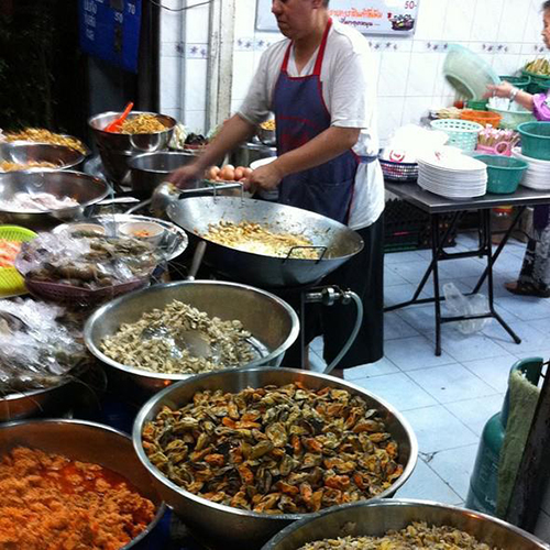 บ้านใหญ่ผัดไทยเตาถ่าน, ผัดไทยคุณยาย เสนาวิลล่า, ซอย7 แฮปปี้แลนด์, ผัดไทยหน้าช่องฯ, ผัดไทยายแถม ถนนวิสุทธิกษัตริย์, ทิพย์สมัย ผัดไทยประตูผี, ลุงภา ผัดไทย เจ้าเก่า, ผัดไทยเสวย ลาดพร้าว71, ประทุมทิพย์ผัดไทย, ผัดไทยวังหิน Showปัง, พรพิมลผัดไทย หอยทอด ราดซอสมันกุ้งรัชดา3แยก8 , เฮงหอยทอดชาวเล, ผัดไทยไฟทะลุ, ผัดไท นรกแตก, ผัดไทยรสเด็ดวงเวียนใหญ่ ไม่ใส่ผงชูรส, สอบถามเพิ่มเติม โทร. 02 438 8388, ผัดไทเทเวศร์ 359