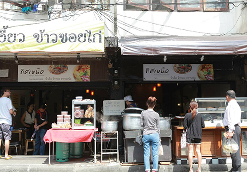 Khao-Sō-i, สาขาสยามพารากอน, อองตอง ข้าวซอย, Mugkhaosoi มักข้าวซอย, ข้าวซอยเชียงใหม่ สุโขทัยซอย 5, ข้าวซอยแม่สุภาพ เจ้าเก่าย่านเทเวศน์, หอมด่วน, ข้าวซอยลำดวนฟ้าฮ่ามเชียงใหม่, สาขาวิภาวดีรังสิต 58, Lanna Eatery, ต๊ะต่อนยอน, Cr. ภาพทั้งหมดจาก Facebook ต๊ะต่อนยอน อาหารเหนือ, ข้าวซอยดอยคำ, ฮ้านจาวเหนือ, ทิศเหนือ