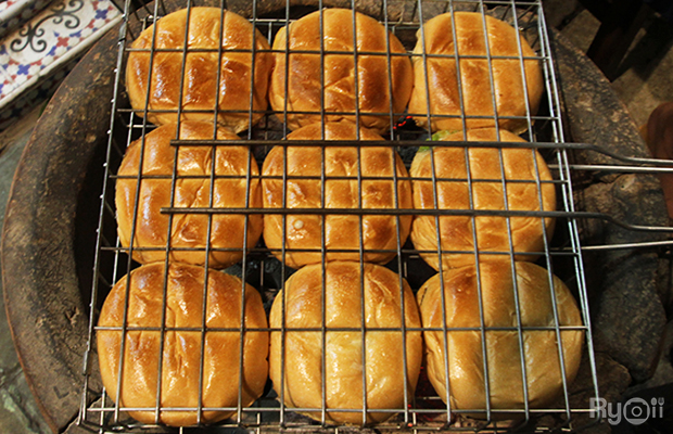 Anya Authentic Thai Cuisine, Kinu, สาขาเสาชิงช้า, ภูธรบาร์, ครัวอัปษร, สาขาถนนดินสอ, ขนมกุ๋ยช่ายเจ๊ต้อย, ตาชัยก๋วยเตี๋ยวสุโขทัย, โกปี๊เฮี้ยะไถ่กี่ ณ เสาชิงช้า, ไทยทำ เกาเหลาสมองหมู, จิต เตาถ่าน, ศิริพรโภชนา, มนต์ นมสด, เจ๊นี เผือกหิมะ, ลูกชิ้นหมูแพร่งนรา, นายอ้วนเย็นตาโฟเสาชิงช้า, สุขนิยม ขนมครกสิงคโปร์, ทิพย์สมัย ผัดไทยประตูผี, เช็งซิมอี๊ , สาขาเสาชิงช้า, Bite and Bond, ร้านติ่นฟง Tinn Feng, บรรพชน Bun Bar Chon, นมโจ เสาชิงช้า, ข้าวหมูแดงนายชุน