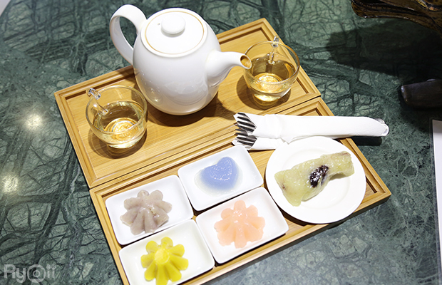 ส้มตำอุทุมพรกสิกรบางลำพู, คาริม โรตีมะตะบะ​, ขนมจีนน้ำยา บางลำภู, เจ้กบบางลำภู ต้มยำกุ้งรอบกลางคืน, Patonggo Cafe, จิระเย็นตาโฟ, ข้าวแกงบางลำพู 2517, ขนมเบื้องแม่ประภา, อาอีซะฮ์ รสดี, พัวกี่, ก๋วยเตี๋ยวลูกชิ้นปลานายง้ำ, โรงนํ้าชา มิตรามิตร, ข้าวแช่แม่ศิริ บางลำพู, พิกุลถั่วแปบแป้งสด, ห้องอาหารกร บางลำพู, เตี๋ยวตุ๋นบ้านสวน สาขาบางลำพู