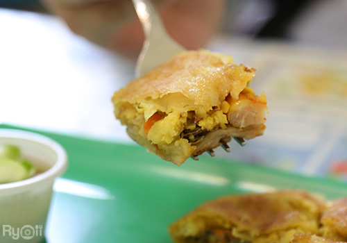 ส้มตำอุทุมพรกสิกรบางลำพู, คาริม โรตีมะตะบะ​, ขนมจีนน้ำยา บางลำภู, เจ้กบบางลำภู ต้มยำกุ้งรอบกลางคืน, Patonggo Cafe, จิระเย็นตาโฟ, ข้าวแกงบางลำพู 2517, ขนมเบื้องแม่ประภา, อาอีซะฮ์ รสดี, พัวกี่, ก๋วยเตี๋ยวลูกชิ้นปลานายง้ำ, โรงนํ้าชา มิตรามิตร, ข้าวแช่แม่ศิริ บางลำพู, พิกุลถั่วแปบแป้งสด, ห้องอาหารกร บางลำพู, เตี๋ยวตุ๋นบ้านสวน สาขาบางลำพู