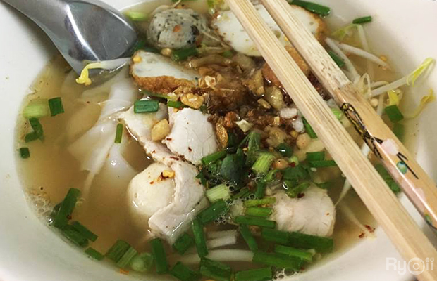 Cypher Gelato, สุกี้จินดา, สาขาลาดพร้าววังหิน, เถ่าชิ่ว น้ำเต้าหู้มือหนึ่ง, เตาถ่าน หมูกระทะ, Unfinished Coffee Roaster, เซี้ยม ก๋วยเตี๋ยวสุโขทัย วังหิน, เครปป้าเฉื่อย, สาขา Plaza Lagoon, เฝอ'54, สาขาลาดพร้าววังหิน 60, ซ้งเป็ดพะโล้, ผัดไทยวังหิน Showปัง, ราดหน้าฟาไฉ, โกวนัน, โกวใหญ่ ก๋วยเตี๋ยวหมูต้มยำ, รัตนา ราชาบะหมี่เกี๊ยวข้าวหมูแดง, ทวีชัยเป็ดพะโล้, กล้วยทอดล้านช้าง, Wood Café, หมูมาไก่ไป, เลิศทิพย์วังหิน, ก๋วยเตี๋ยวต้มยำไข่ลาวา, Buta Shabu, โก โรตีชาชัก ลาดพร้าววังหิน