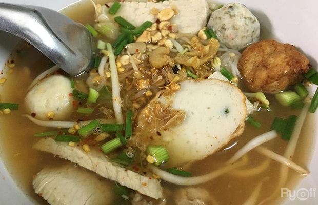 Cypher Gelato, สุกี้จินดา, สาขาลาดพร้าววังหิน, เถ่าชิ่ว น้ำเต้าหู้มือหนึ่ง, เตาถ่าน หมูกระทะ, Unfinished Coffee Roaster, เซี้ยม ก๋วยเตี๋ยวสุโขทัย วังหิน, เครปป้าเฉื่อย, สาขา Plaza Lagoon, เฝอ'54, สาขาลาดพร้าววังหิน 60, ซ้งเป็ดพะโล้, ผัดไทยวังหิน Showปัง, ราดหน้าฟาไฉ, โกวนัน, โกวใหญ่ ก๋วยเตี๋ยวหมูต้มยำ, รัตนา ราชาบะหมี่เกี๊ยวข้าวหมูแดง, ทวีชัยเป็ดพะโล้, กล้วยทอดล้านช้าง, Wood Café, หมูมาไก่ไป, เลิศทิพย์วังหิน, ก๋วยเตี๋ยวต้มยำไข่ลาวา, Buta Shabu, โก โรตีชาชัก ลาดพร้าววังหิน