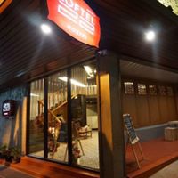 ก๋วยเตี๋ยวผัดงี่เง่า at เจ๊เบญ โอเดี้ยน, ร้านฮั้นโภชนา, เจ๊เฮี้ยง ก๋วยเตี๋ยวลูกชิ้นปลา ตลาดน้อย, ข้าวต้มปลาตลาดน้อย, Baan Chim Cha, อาฉีไก่ทอด, มานพ สุกี้รถกระบะ, แดงราชาหอยทอด, โจ๊ก เจ๊หมวยเกี้ย-ดั้งเดิม, เป็ดตุ๋นเจ้าท่า, ซี่โครงปราณ, คุณปุ๊กะหรี่ปั๊บ ณ ตลาดน้อย, แต้เล่าจิ้นเส็ง, Li Bing Waffle Parlour, Mana Craft, Jap Bread ตลาดน้อย, ฮงเซียงกง