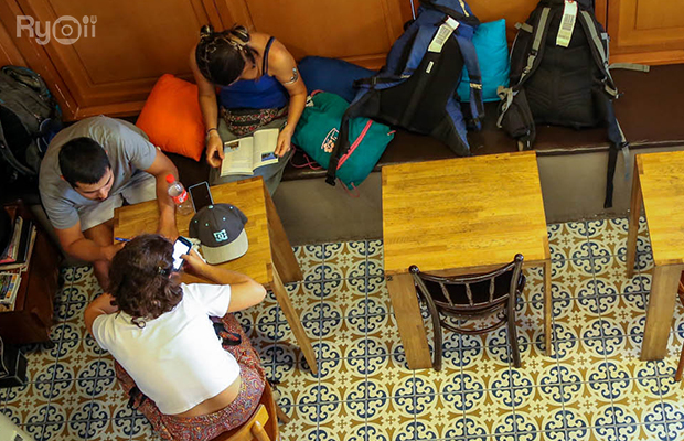 ก๋วยเตี๋ยวผัดงี่เง่า at เจ๊เบญ โอเดี้ยน, ร้านฮั้นโภชนา, เจ๊เฮี้ยง ก๋วยเตี๋ยวลูกชิ้นปลา ตลาดน้อย, ข้าวต้มปลาตลาดน้อย, Baan Chim Cha, อาฉีไก่ทอด, มานพ สุกี้รถกระบะ, แดงราชาหอยทอด, โจ๊ก เจ๊หมวยเกี้ย-ดั้งเดิม, เป็ดตุ๋นเจ้าท่า, ซี่โครงปราณ, คุณปุ๊กะหรี่ปั๊บ ณ ตลาดน้อย, แต้เล่าจิ้นเส็ง, Li Bing Waffle Parlour, Mana Craft, Jap Bread ตลาดน้อย, ฮงเซียงกง