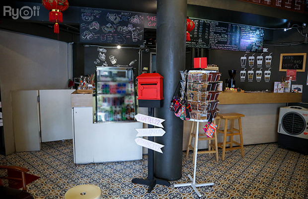 ก๋วยเตี๋ยวผัดงี่เง่า at เจ๊เบญ โอเดี้ยน, ร้านฮั้นโภชนา, เจ๊เฮี้ยง ก๋วยเตี๋ยวลูกชิ้นปลา ตลาดน้อย, ข้าวต้มปลาตลาดน้อย, Baan Chim Cha, อาฉีไก่ทอด, มานพ สุกี้รถกระบะ, แดงราชาหอยทอด, โจ๊ก เจ๊หมวยเกี้ย-ดั้งเดิม, เป็ดตุ๋นเจ้าท่า, ซี่โครงปราณ, คุณปุ๊กะหรี่ปั๊บ ณ ตลาดน้อย, แต้เล่าจิ้นเส็ง, Li Bing Waffle Parlour, Mana Craft, Jap Bread ตลาดน้อย, ฮงเซียงกง