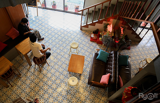 ก๋วยเตี๋ยวผัดงี่เง่า at เจ๊เบญ โอเดี้ยน, ร้านฮั้นโภชนา, เจ๊เฮี้ยง ก๋วยเตี๋ยวลูกชิ้นปลา ตลาดน้อย, ข้าวต้มปลาตลาดน้อย, Baan Chim Cha, อาฉีไก่ทอด, มานพ สุกี้รถกระบะ, แดงราชาหอยทอด, โจ๊ก เจ๊หมวยเกี้ย-ดั้งเดิม, เป็ดตุ๋นเจ้าท่า, ซี่โครงปราณ, คุณปุ๊กะหรี่ปั๊บ ณ ตลาดน้อย, แต้เล่าจิ้นเส็ง, Li Bing Waffle Parlour, Mana Craft, Jap Bread ตลาดน้อย, ฮงเซียงกง