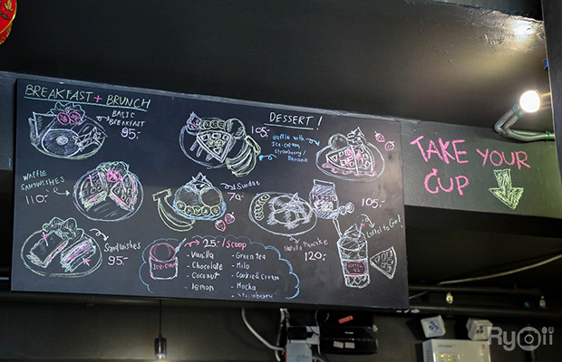 ก๋วยเตี๋ยวผัดงี่เง่า at เจ๊เบญ โอเดี้ยน, ร้านฮั้นโภชนา, เจ๊เฮี้ยง ก๋วยเตี๋ยวลูกชิ้นปลา ตลาดน้อย, ข้าวต้มปลาตลาดน้อย, Baan Chim Cha, อาฉีไก่ทอด, มานพ สุกี้รถกระบะ, แดงราชาหอยทอด, โจ๊ก เจ๊หมวยเกี้ย-ดั้งเดิม, เป็ดตุ๋นเจ้าท่า, ซี่โครงปราณ, คุณปุ๊กะหรี่ปั๊บ ณ ตลาดน้อย, แต้เล่าจิ้นเส็ง, Li Bing Waffle Parlour, Mana Craft, Jap Bread ตลาดน้อย, ฮงเซียงกง