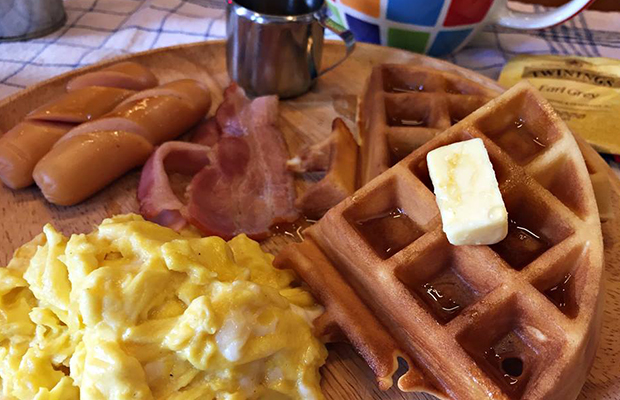 ก๋วยเตี๋ยวผัดงี่เง่า at เจ๊เบญ โอเดี้ยน, ร้านฮั้นโภชนา, เจ๊เฮี้ยง ก๋วยเตี๋ยวลูกชิ้นปลา ตลาดน้อย, ข้าวต้มปลาตลาดน้อย, Baan Chim Cha, อาฉีไก่ทอด, มานพ สุกี้รถกระบะ, แดงราชาหอยทอด, โจ๊ก เจ๊หมวยเกี้ย-ดั้งเดิม, เป็ดตุ๋นเจ้าท่า, ซี่โครงปราณ, คุณปุ๊กะหรี่ปั๊บ ณ ตลาดน้อย, แต้เล่าจิ้นเส็ง, Li Bing Waffle Parlour, Mana Craft, Jap Bread ตลาดน้อย, ฮงเซียงกง