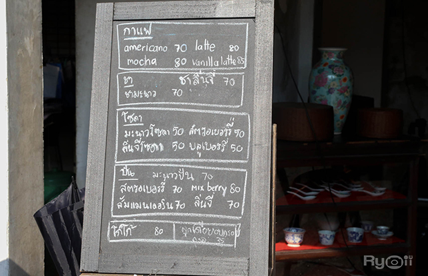 ก๋วยเตี๋ยวผัดงี่เง่า at เจ๊เบญ โอเดี้ยน, ร้านฮั้นโภชนา, เจ๊เฮี้ยง ก๋วยเตี๋ยวลูกชิ้นปลา ตลาดน้อย, ข้าวต้มปลาตลาดน้อย, Baan Chim Cha, อาฉีไก่ทอด, มานพ สุกี้รถกระบะ, แดงราชาหอยทอด, โจ๊ก เจ๊หมวยเกี้ย-ดั้งเดิม, เป็ดตุ๋นเจ้าท่า, ซี่โครงปราณ, คุณปุ๊กะหรี่ปั๊บ ณ ตลาดน้อย, แต้เล่าจิ้นเส็ง, Li Bing Waffle Parlour, Mana Craft, Jap Bread ตลาดน้อย, ฮงเซียงกง