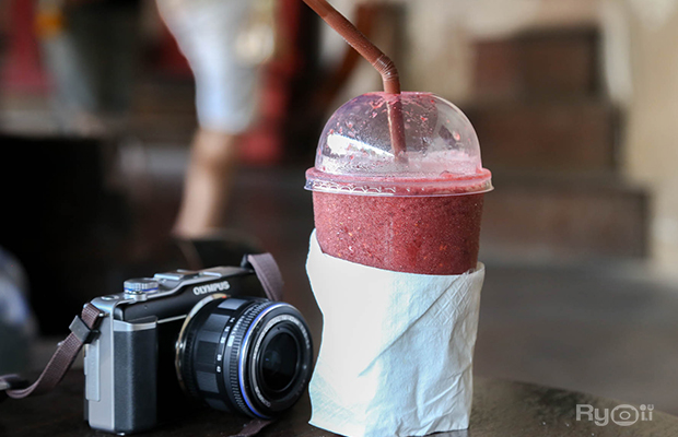 ก๋วยเตี๋ยวผัดงี่เง่า at เจ๊เบญ โอเดี้ยน, ร้านฮั้นโภชนา, เจ๊เฮี้ยง ก๋วยเตี๋ยวลูกชิ้นปลา ตลาดน้อย, ข้าวต้มปลาตลาดน้อย, Baan Chim Cha, อาฉีไก่ทอด, มานพ สุกี้รถกระบะ, แดงราชาหอยทอด, โจ๊ก เจ๊หมวยเกี้ย-ดั้งเดิม, เป็ดตุ๋นเจ้าท่า, ซี่โครงปราณ, คุณปุ๊กะหรี่ปั๊บ ณ ตลาดน้อย, แต้เล่าจิ้นเส็ง, Li Bing Waffle Parlour, Mana Craft, Jap Bread ตลาดน้อย, ฮงเซียงกง