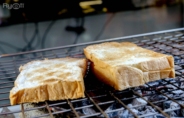 ก๋วยเตี๋ยวผัดงี่เง่า at เจ๊เบญ โอเดี้ยน, ร้านฮั้นโภชนา, เจ๊เฮี้ยง ก๋วยเตี๋ยวลูกชิ้นปลา ตลาดน้อย, ข้าวต้มปลาตลาดน้อย, Baan Chim Cha, อาฉีไก่ทอด, มานพ สุกี้รถกระบะ, แดงราชาหอยทอด, โจ๊ก เจ๊หมวยเกี้ย-ดั้งเดิม, เป็ดตุ๋นเจ้าท่า, ซี่โครงปราณ, คุณปุ๊กะหรี่ปั๊บ ณ ตลาดน้อย, แต้เล่าจิ้นเส็ง, Li Bing Waffle Parlour, Mana Craft, Jap Bread ตลาดน้อย, ฮงเซียงกง