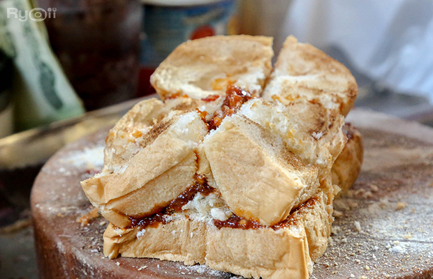 ก๋วยเตี๋ยวผัดงี่เง่า at เจ๊เบญ โอเดี้ยน, ร้านฮั้นโภชนา, เจ๊เฮี้ยง ก๋วยเตี๋ยวลูกชิ้นปลา ตลาดน้อย, ข้าวต้มปลาตลาดน้อย, Baan Chim Cha, อาฉีไก่ทอด, มานพ สุกี้รถกระบะ, แดงราชาหอยทอด, โจ๊ก เจ๊หมวยเกี้ย-ดั้งเดิม, เป็ดตุ๋นเจ้าท่า, ซี่โครงปราณ, คุณปุ๊กะหรี่ปั๊บ ณ ตลาดน้อย, แต้เล่าจิ้นเส็ง, Li Bing Waffle Parlour, Mana Craft, Jap Bread ตลาดน้อย, ฮงเซียงกง