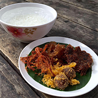 ส้มตำอุทุมพรกสิกรบางลำพู, คาริม โรตีมะตะบะ​, ขนมจีนน้ำยา บางลำภู, เจ้กบบางลำภู ต้มยำกุ้งรอบกลางคืน, Patonggo Cafe, จิระเย็นตาโฟ, ข้าวแกงบางลำพู 2517, ขนมเบื้องแม่ประภา, อาอีซะฮ์ รสดี, พัวกี่, ก๋วยเตี๋ยวลูกชิ้นปลานายง้ำ, โรงนํ้าชา มิตรามิตร, ข้าวแช่แม่ศิริ บางลำพู, พิกุลถั่วแปบแป้งสด, ห้องอาหารกร บางลำพู, เตี๋ยวตุ๋นบ้านสวน สาขาบางลำพู