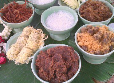 ส้มตำอุทุมพรกสิกรบางลำพู, คาริม โรตีมะตะบะ​, ขนมจีนน้ำยา บางลำภู, เจ้กบบางลำภู ต้มยำกุ้งรอบกลางคืน, Patonggo Cafe, จิระเย็นตาโฟ, ข้าวแกงบางลำพู 2517, ขนมเบื้องแม่ประภา, อาอีซะฮ์ รสดี, พัวกี่, ก๋วยเตี๋ยวลูกชิ้นปลานายง้ำ, โรงนํ้าชา มิตรามิตร, ข้าวแช่แม่ศิริ บางลำพู, พิกุลถั่วแปบแป้งสด, ห้องอาหารกร บางลำพู, เตี๋ยวตุ๋นบ้านสวน สาขาบางลำพู