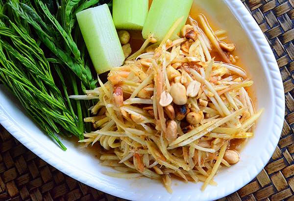 ล้าน เหนือ-น่าน อาหารเหนือ, เนื้อเหนือ Neua.Neur.Bkk, ต๋องเต็มโต๊ะ, สาขาพุทธมณฑล สาย 2, อองตอง ข้าวซอย, ละอ่อน น้ำเงี้ยว อาหารเหนือ, เฮือนลำพูน, รัชดาอาหารเหนือ, ร้านลำแต๊ๆ อาหารพื้นเมือง, ข้าวซอยลำดวนฟ้าฮ่ามเชียงใหม่, สาขาวิภาวดีรังสิต 58, หอมด่วน, ต๊ะต่อนยอน, Cr. ภาพทั้งหมดจาก Facebook ต๊ะต่อนยอน อาหารเหนือ, ฮ้านจาวเหนือ, ต๋องเหนือ Express, ข้าวซอยเชียงใหม่ ตรงข้ามกรมศุลกากร, ครัวเจียงใหม่, ครัวมะแข่น, กาดหลวง มินิ