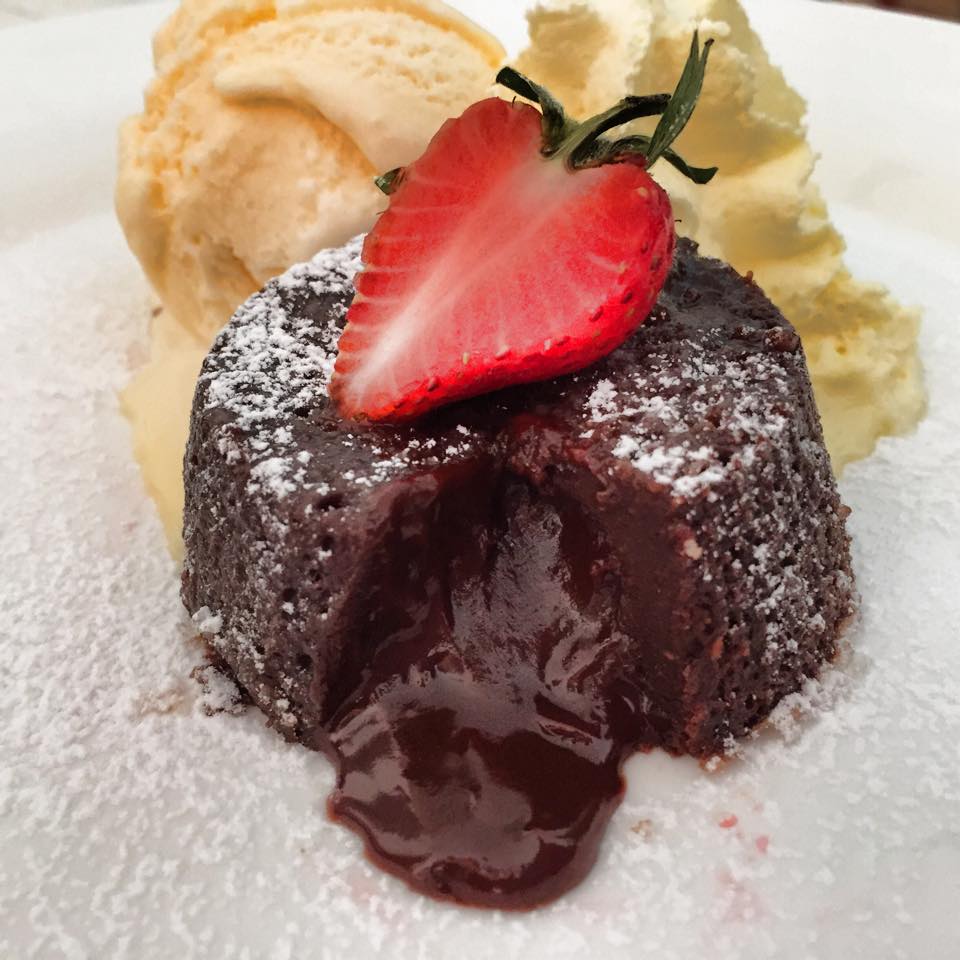 Pakron - พักร้อน เกาะล้าน, Fat Submarine Cafe, เกาะล้านคอฟฟี่แคมป์, Maharak Cafe, Never too small kohlarn, Love on sea, บัวลอยวันวานคาเฟ่ เกาะล้าน