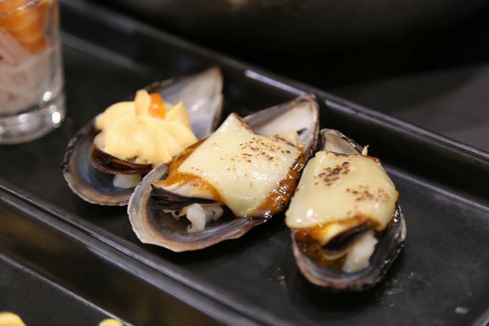 Cypher Gelato, สุกี้จินดา, สาขาลาดพร้าววังหิน, เถ่าชิ่ว น้ำเต้าหู้มือหนึ่ง, เตาถ่าน หมูกระทะ, Unfinished Coffee Roaster, เซี้ยม ก๋วยเตี๋ยวสุโขทัย วังหิน, เครปป้าเฉื่อย, สาขา Plaza Lagoon, เฝอ'54, สาขาลาดพร้าววังหิน 60, ซ้งเป็ดพะโล้, ผัดไทยวังหิน Showปัง, ราดหน้าฟาไฉ, โกวนัน, โกวใหญ่ ก๋วยเตี๋ยวหมูต้มยำ, รัตนา ราชาบะหมี่เกี๊ยวข้าวหมูแดง, ทวีชัยเป็ดพะโล้, กล้วยทอดล้านช้าง, Wood Café, หมูมาไก่ไป, เลิศทิพย์วังหิน, ก๋วยเตี๋ยวต้มยำไข่ลาวา, Buta Shabu, โก โรตีชาชัก ลาดพร้าววังหิน