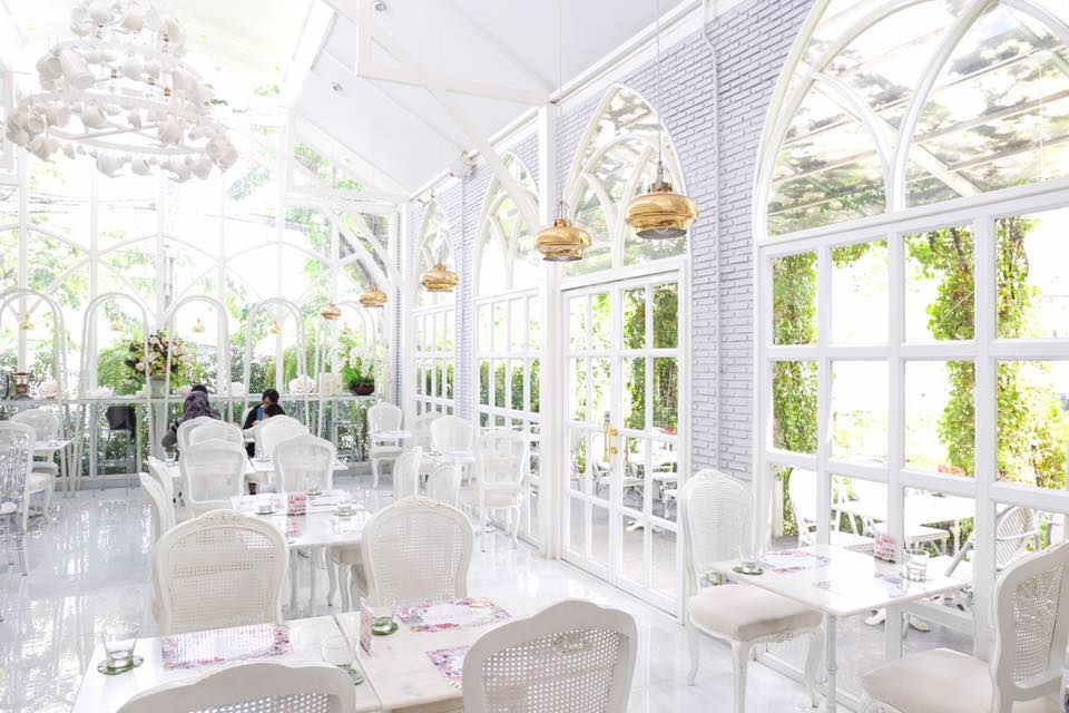 Midwinter, Dandelion Bake Studio, Cafe Reverie, Portobello &amp; Désiré, Level 50 by SEE FAH, Siam Yacht Club, Blue Sky, at Centara Grand, Mezzaluna Restaurant