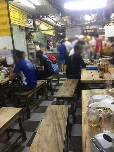 หลังรามฯเมี่ยงปลาเผา, ก๋วยเตี๋ยวกระดูกหมูป้ายเหลือง ลุงจำเนียร, แกงป่า, หนึ่งปูม้าทะเลเผา , โจ๊กข้อไก่ VS., ร้านอาหารจันทน์หอม