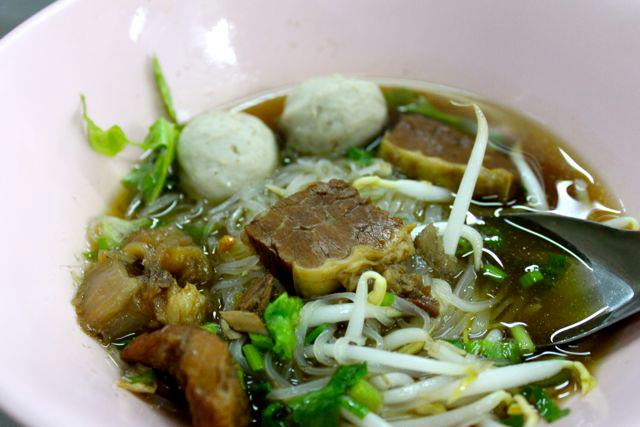 ก๋วยเตี๋ยวต้มยำกากหมูสูตรโบราณ ท่าน้ำนนท์, กินปูเมืองนนท์, ข้าวผัดโบราณ ท่าน้ำนนท์, นนท์ตำแหลก, ขนมฝรั่งแม่ไน้ ตลาดนนทบุรี, Nont Bakery, เจ๊ตาหมูสะเต๊ะ, ปัง ปัง 85 องศา, เกาเหลาเมืองนนท์