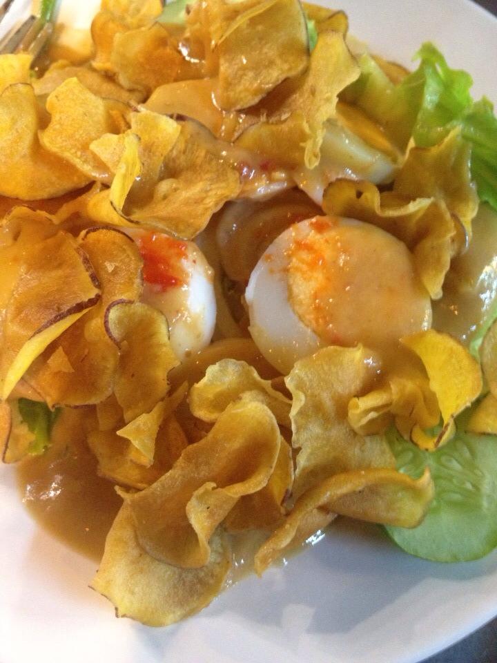 ส้มตำอุทุมพรกสิกรบางลำพู, คาริม โรตีมะตะบะ​, ขนมจีนน้ำยา บางลำภู, เจ้กบบางลำภู ต้มยำกุ้งรอบกลางคืน, Patonggo Cafe, จิระเย็นตาโฟ, ข้าวแกงบางลำพู 2517, ขนมเบื้องแม่ประภา, อาอีซะฮ์ รสดี, พัวกี่, ก๋วยเตี๋ยวลูกชิ้นปลานายง้ำ, โรงนํ้าชา มิตรามิตร, ข้าวแช่แม่ศิริ บางลำพู, พิกุลถั่วแปบแป้งสด, ห้องอาหารกร บางลำพู, เตี๋ยวตุ๋นบ้านสวน สาขาบางลำพู