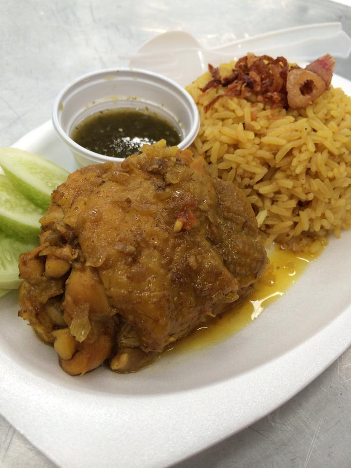 ส้มตำอุทุมพรกสิกรบางลำพู, คาริม โรตีมะตะบะ​, ขนมจีนน้ำยา บางลำภู, เจ้กบบางลำภู ต้มยำกุ้งรอบกลางคืน, Patonggo Cafe, จิระเย็นตาโฟ, ข้าวแกงบางลำพู 2517, ขนมเบื้องแม่ประภา, อาอีซะฮ์ รสดี, พัวกี่, ก๋วยเตี๋ยวลูกชิ้นปลานายง้ำ, โรงนํ้าชา มิตรามิตร, ข้าวแช่แม่ศิริ บางลำพู, พิกุลถั่วแปบแป้งสด, ห้องอาหารกร บางลำพู, เตี๋ยวตุ๋นบ้านสวน สาขาบางลำพู