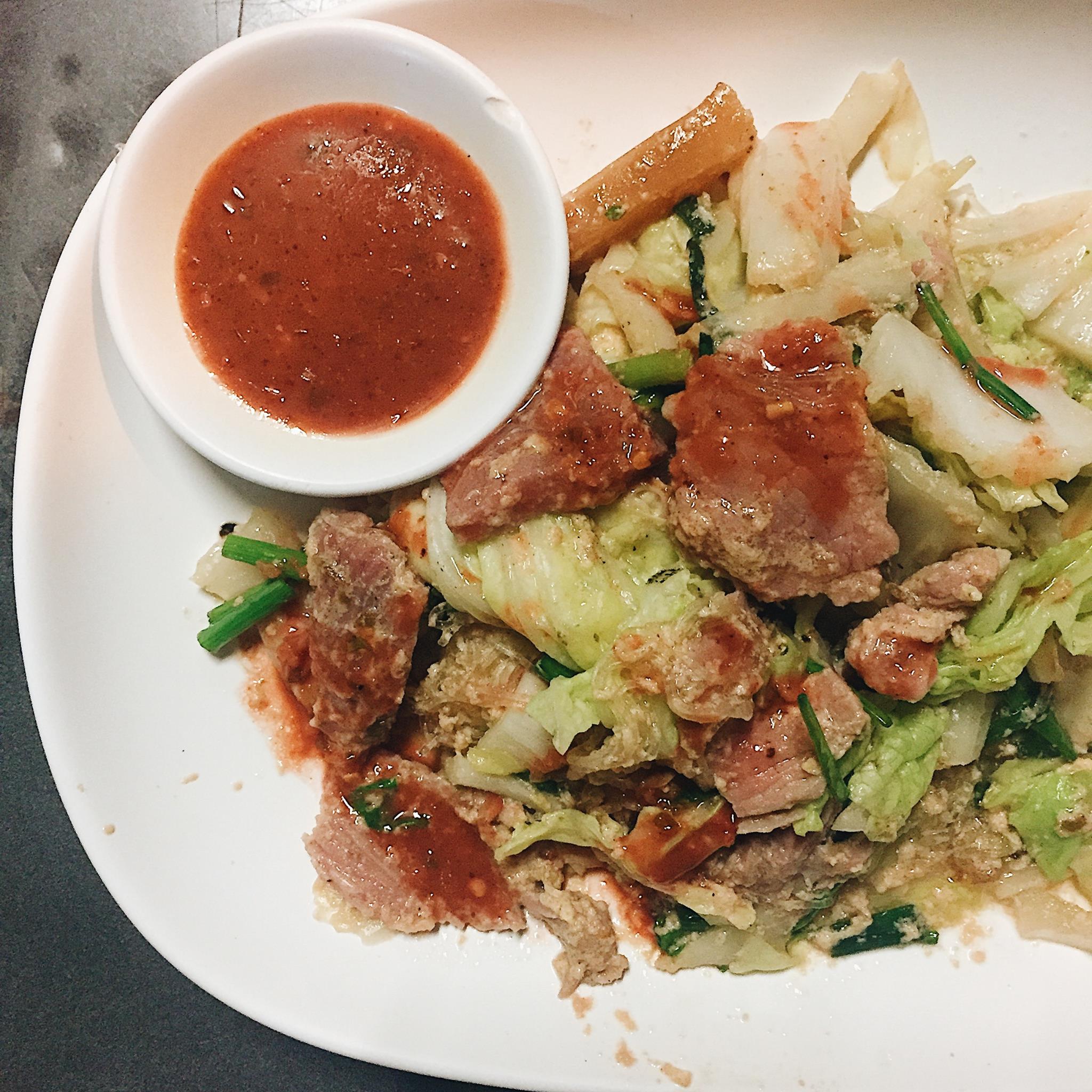 ก๋วยเตี๋ยวผัดงี่เง่า at เจ๊เบญ โอเดี้ยน, ร้านฮั้นโภชนา, เจ๊เฮี้ยง ก๋วยเตี๋ยวลูกชิ้นปลา ตลาดน้อย, ข้าวต้มปลาตลาดน้อย, Baan Chim Cha, อาฉีไก่ทอด, มานพ สุกี้รถกระบะ, แดงราชาหอยทอด, โจ๊ก เจ๊หมวยเกี้ย-ดั้งเดิม, เป็ดตุ๋นเจ้าท่า, ซี่โครงปราณ, คุณปุ๊กะหรี่ปั๊บ ณ ตลาดน้อย, แต้เล่าจิ้นเส็ง, Li Bing Waffle Parlour, Mana Craft, Jap Bread ตลาดน้อย, ฮงเซียงกง