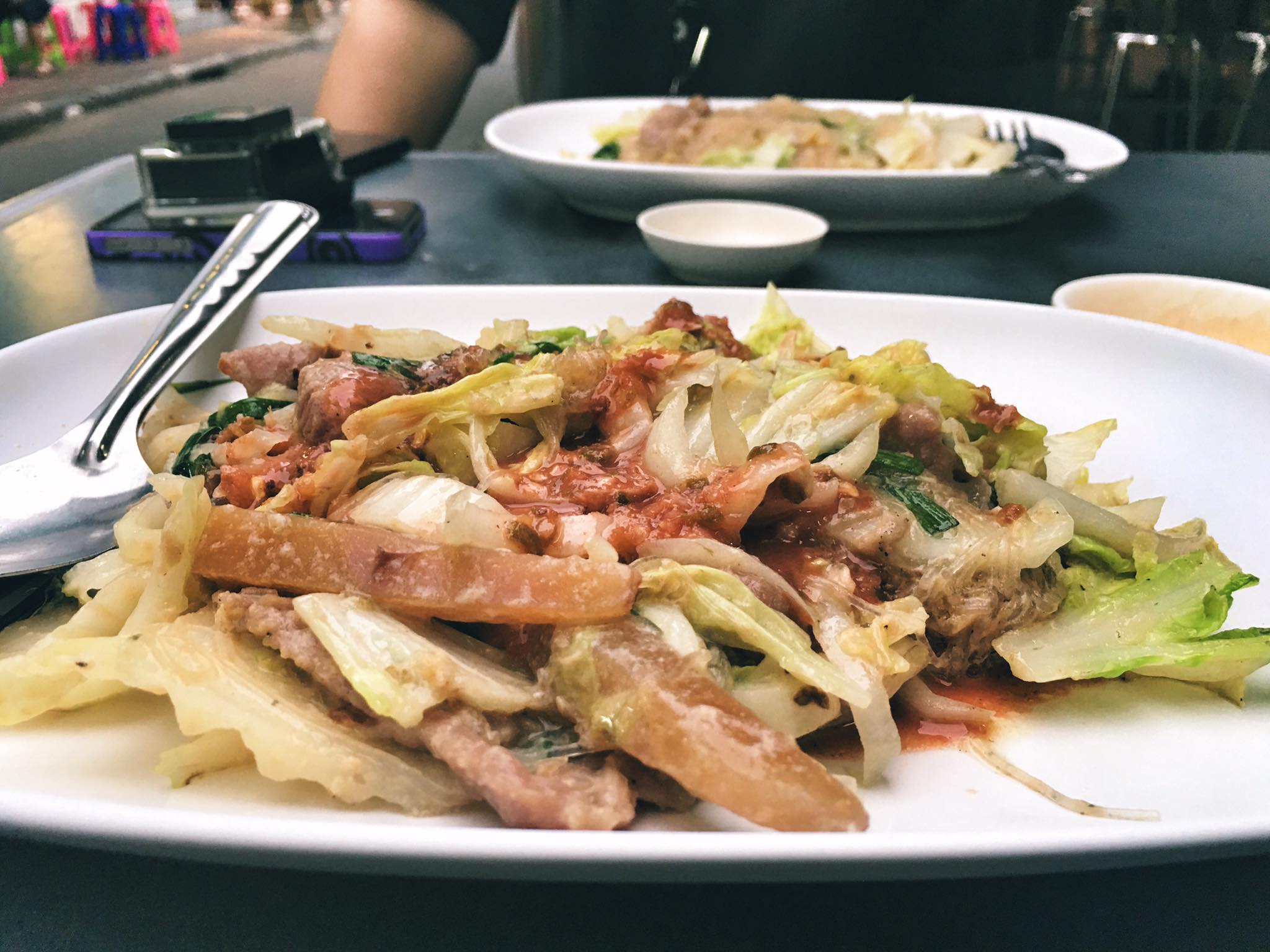 ก๋วยเตี๋ยวผัดงี่เง่า at เจ๊เบญ โอเดี้ยน, ร้านฮั้นโภชนา, เจ๊เฮี้ยง ก๋วยเตี๋ยวลูกชิ้นปลา ตลาดน้อย, ข้าวต้มปลาตลาดน้อย, Baan Chim Cha, อาฉีไก่ทอด, มานพ สุกี้รถกระบะ, แดงราชาหอยทอด, โจ๊ก เจ๊หมวยเกี้ย-ดั้งเดิม, เป็ดตุ๋นเจ้าท่า, ซี่โครงปราณ, คุณปุ๊กะหรี่ปั๊บ ณ ตลาดน้อย, แต้เล่าจิ้นเส็ง, Li Bing Waffle Parlour, Mana Craft, Jap Bread ตลาดน้อย, ฮงเซียงกง