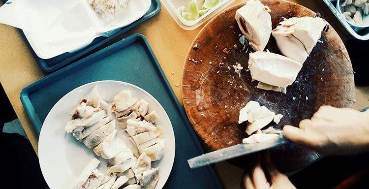 อร่อยเด็ด, ร้านข้าวต้มนายอ๋า, ร้านฟ้ามุ่ย, ร้านสุธาทิพย์, Blue Tree coffeebar, ร้านชั่งเส็ง ก๋วยเตี๋ยวลูกชิ้นปลา (เจ้เกียว), Pat Cafe Boraan แพท คาเฟ่ โบราณ, อ้วนโภชนา อาหารไทย อีสาน , ครัวป้าแดงบางลำพู, Cafe' Velodome