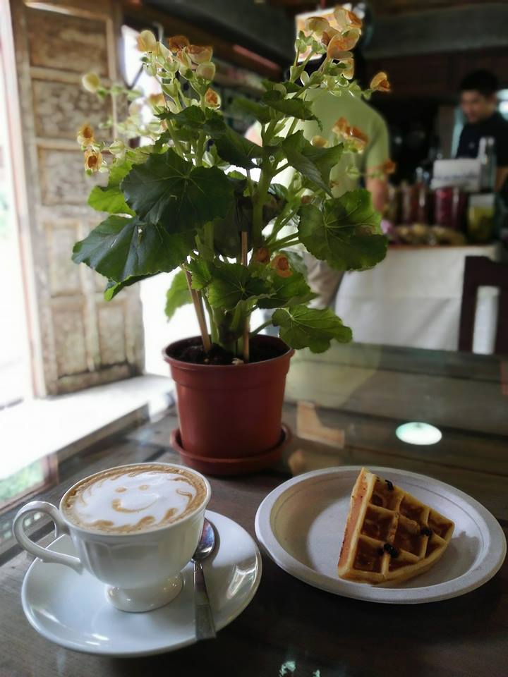 บ้านอิงดาว แม่กำปอง, Ma Du Doi Coffee แม่กำปอง, Teddu Coffee - Baansuphanbhum, ชมนกชมไม้, บ้านพักลุงปุ๊ด &amp; ป้าเป็ง แม่กำปอง, Pirunya Coffee, ร้านกาแฟฮ่อมดอย &amp; อาร์ตแกลเลอรี่ แห่งขุนเขา แม่กำปอง, บ้านหลงเขา แม่กำปอง &amp; ฮักเขา ฟาร์มสเตย์, ระเบียงวิวแม่กำปอง, ณ แม่กำปอง ร้านอาหารแม่กำปอง