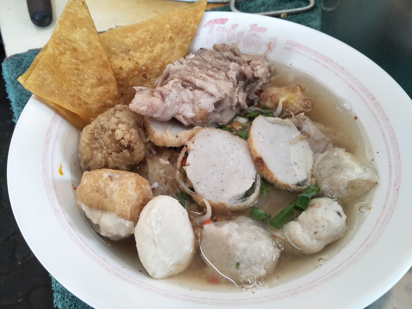 ก๋วยเตี๋ยวหม้อทอง เจริญกรุง57, ร้านเจ๊โหนก ก๋วยเตี๋ยวแคะ, ก๋วยเตี๋ยวแคะโคตรเครื่อง คอนแวนต์, ก๋วยเตี๋ยวแคะจุฬาเจ้าเก่า, ตั้งยู้ฮวด ลูกชิ้นกุ้งนี่ง, ก๋วยเตี๋ยวแคะ นายเหงี่ยน, ก๋วยเตี๋ยวแคะสุชาดา(จู)วรจักร, โกโจก๋วยเตี๋ยวแคะเจ้าเก่า2521 นายอ้วนหลังวัดสุทัศน์, ก๋วยเตี๋ยวแคะไปรษณีย์กลาง - วังหลัง, ก๋วยเตี๋ยวแคะสี่พระยา, ก๋วยเตี๋ยวแคะสีลม - ตรอกกะจั๊วในตำนาน, สุวิมลก๋วยเตี๋ยวแคะ ตลาดนางเลิ้ง, ตั้งหวังเจ๊ง ก๋วยเตี๋ยวแคะนายอ้วนเจ้าเก่า-เสาชิงช้า