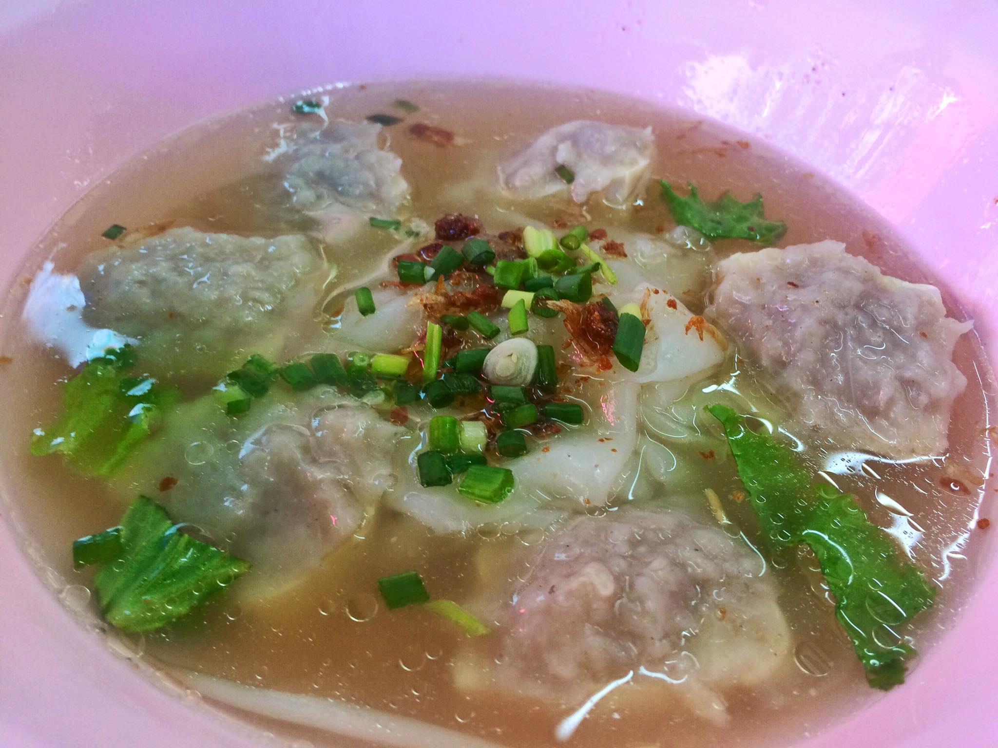 ก๋วยเตี๋ยวหม้อทอง เจริญกรุง57, ร้านเจ๊โหนก ก๋วยเตี๋ยวแคะ, ก๋วยเตี๋ยวแคะโคตรเครื่อง คอนแวนต์, ก๋วยเตี๋ยวแคะจุฬาเจ้าเก่า, ตั้งยู้ฮวด ลูกชิ้นกุ้งนี่ง, ก๋วยเตี๋ยวแคะ นายเหงี่ยน, ก๋วยเตี๋ยวแคะสุชาดา(จู)วรจักร, โกโจก๋วยเตี๋ยวแคะเจ้าเก่า2521 นายอ้วนหลังวัดสุทัศน์, ก๋วยเตี๋ยวแคะไปรษณีย์กลาง - วังหลัง, ก๋วยเตี๋ยวแคะสี่พระยา, ก๋วยเตี๋ยวแคะสีลม - ตรอกกะจั๊วในตำนาน, สุวิมลก๋วยเตี๋ยวแคะ ตลาดนางเลิ้ง, ตั้งหวังเจ๊ง ก๋วยเตี๋ยวแคะนายอ้วนเจ้าเก่า-เสาชิงช้า