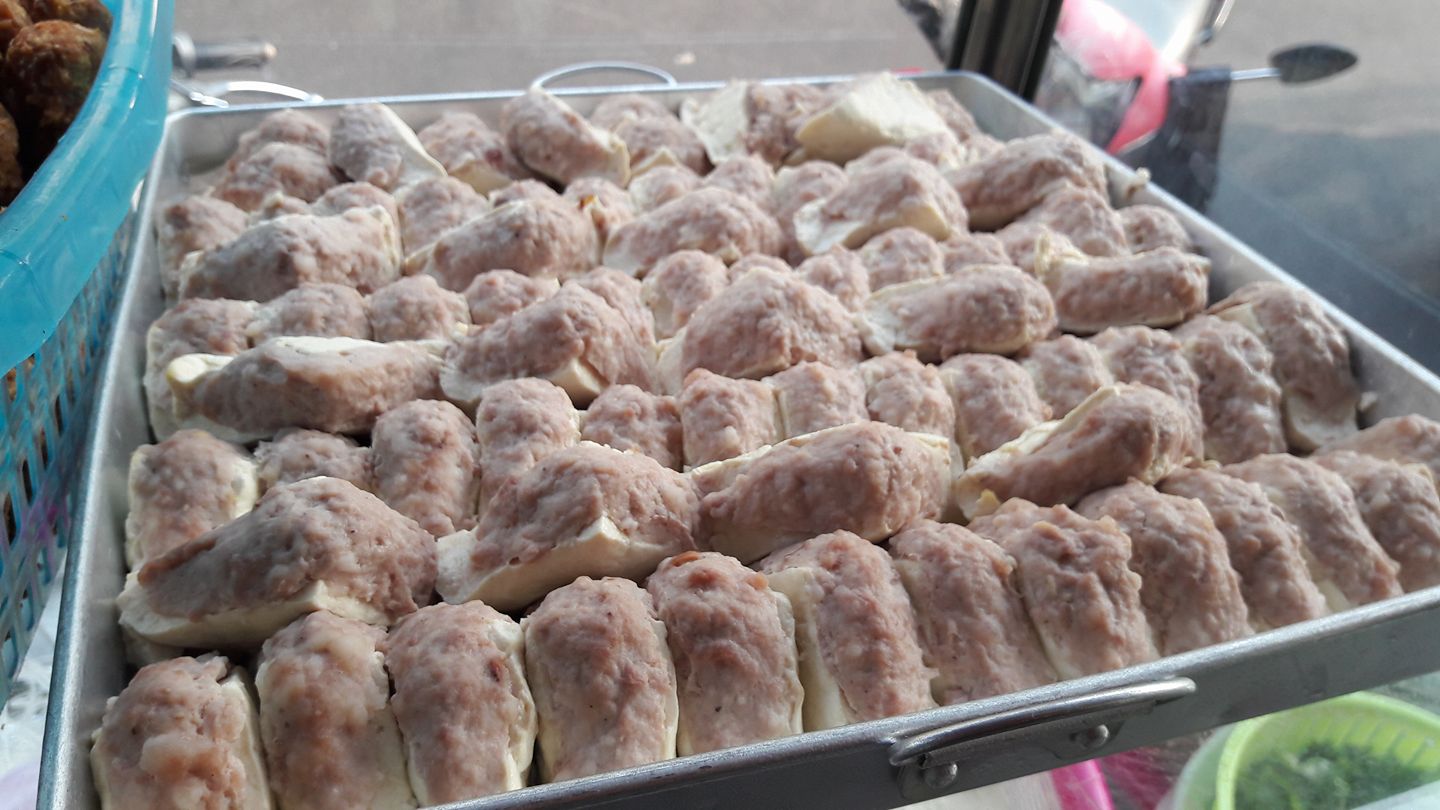 ก๋วยเตี๋ยวหม้อทอง เจริญกรุง57, ร้านเจ๊โหนก ก๋วยเตี๋ยวแคะ, ก๋วยเตี๋ยวแคะโคตรเครื่อง คอนแวนต์, ก๋วยเตี๋ยวแคะจุฬาเจ้าเก่า, ตั้งยู้ฮวด ลูกชิ้นกุ้งนี่ง, ก๋วยเตี๋ยวแคะ นายเหงี่ยน, ก๋วยเตี๋ยวแคะสุชาดา(จู)วรจักร, โกโจก๋วยเตี๋ยวแคะเจ้าเก่า2521 นายอ้วนหลังวัดสุทัศน์, ก๋วยเตี๋ยวแคะไปรษณีย์กลาง - วังหลัง, ก๋วยเตี๋ยวแคะสี่พระยา, ก๋วยเตี๋ยวแคะสีลม - ตรอกกะจั๊วในตำนาน, สุวิมลก๋วยเตี๋ยวแคะ ตลาดนางเลิ้ง, ตั้งหวังเจ๊ง ก๋วยเตี๋ยวแคะนายอ้วนเจ้าเก่า-เสาชิงช้า