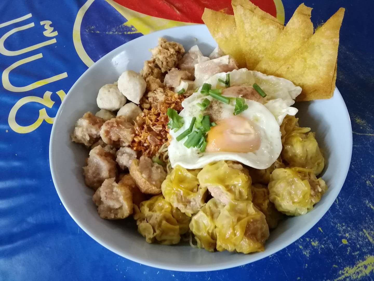 ก๋วยเตี๋ยวหม้อทอง เจริญกรุง57, ร้านเจ๊โหนก ก๋วยเตี๋ยวแคะ, ก๋วยเตี๋ยวแคะโคตรเครื่อง คอนแวนต์, ก๋วยเตี๋ยวแคะจุฬาเจ้าเก่า, ตั้งยู้ฮวด ลูกชิ้นกุ้งนี่ง, ก๋วยเตี๋ยวแคะ นายเหงี่ยน, ก๋วยเตี๋ยวแคะสุชาดา(จู)วรจักร, โกโจก๋วยเตี๋ยวแคะเจ้าเก่า2521 นายอ้วนหลังวัดสุทัศน์, ก๋วยเตี๋ยวแคะไปรษณีย์กลาง - วังหลัง, ก๋วยเตี๋ยวแคะสี่พระยา, ก๋วยเตี๋ยวแคะสีลม - ตรอกกะจั๊วในตำนาน, สุวิมลก๋วยเตี๋ยวแคะ ตลาดนางเลิ้ง, ตั้งหวังเจ๊ง ก๋วยเตี๋ยวแคะนายอ้วนเจ้าเก่า-เสาชิงช้า