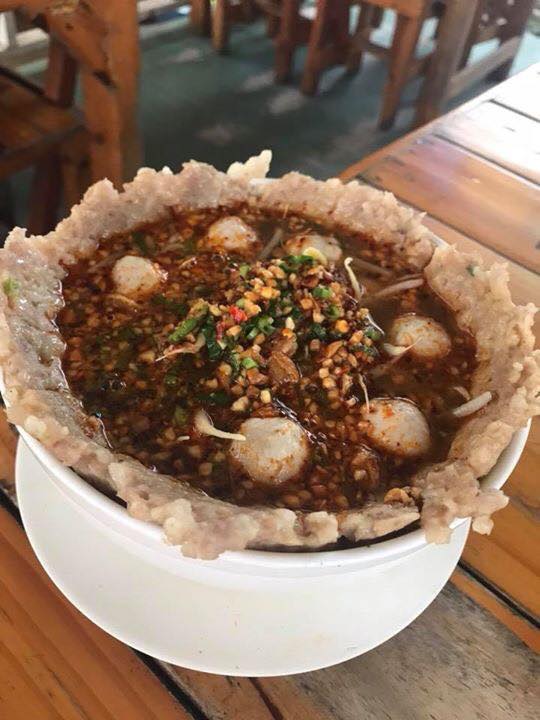 ก๋วยเตี๋ยวเรือในคลอง อยุธยา, กรุงเก่า"เตี๋ยวเรือ", ก๋วยเตี๋ยวเรือลวกปากริมคลอง & หมูกะทะ อยุธยา, ก๋วยเตี๋ยวเรืออยุธยา-โอชินสูตรโบราณ, ร้านก๋วยเตี๋ยวเรือโอ่งบนแพริมแม่น้ำน้อย, ก๋วยเตี๋ยวเรือกิมหลวน อยุธยา, ก๋วยเตี๋ยวเรือ ตาลเดี่ยว'เตี๋ยวเรือ, ก๋วยเตี๊ยวลุงแจ๊ะ (บัวหวาน), ร้านก๋วยเตี๋ยวตาไห (คลองท่อ), ก๋วยเตี๋ยวเรือแม่วันดี อยุธยา, ก๋วยเตี๋ยวเรือแม่ต่วม อยุธยา, ก๋วยเตี๋ยวเรือ เสือร้องไห้, ก๋วยเตี๋ยวเรือ "รสโจ๊ะ" ป้าไวท์, ก๋วยเตี๋ยวเรืออยุธยา ป้าษา2, ก๋วยเตี๋ยววัดใหญ่, ก๋วยเตี๋ยวเรือห้อยขา อยุธยา, ก๋วยเตี๋ยวเรือนายอ๊อฟ สูตร”ยายจง”รสดั้งเดิม, ไทยเทวา ก๋วยเตี๋ยวเรืออยุธยา, ต้อยตลาดแตก สาขาใหญ่ ก๋วยเตี๋ยวเรืออยุธยา