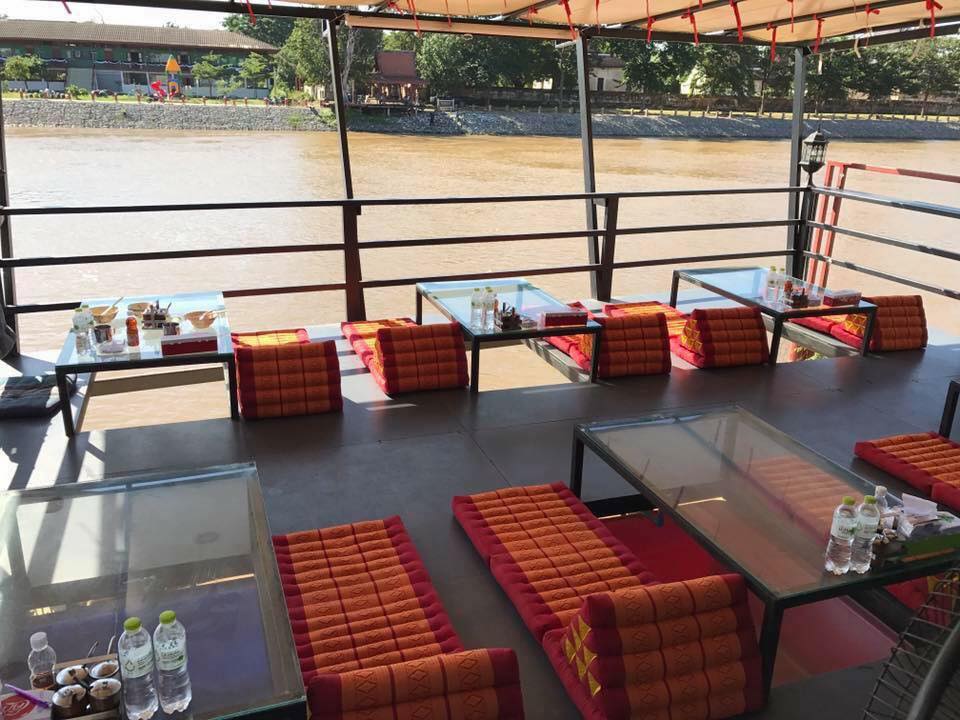 ก๋วยเตี๋ยวเรือในคลอง อยุธยา, กรุงเก่า"เตี๋ยวเรือ", ก๋วยเตี๋ยวเรือลวกปากริมคลอง & หมูกะทะ อยุธยา, ก๋วยเตี๋ยวเรืออยุธยา-โอชินสูตรโบราณ, ร้านก๋วยเตี๋ยวเรือโอ่งบนแพริมแม่น้ำน้อย, ก๋วยเตี๋ยวเรือกิมหลวน อยุธยา, ก๋วยเตี๋ยวเรือ ตาลเดี่ยว'เตี๋ยวเรือ, ก๋วยเตี๊ยวลุงแจ๊ะ (บัวหวาน), ร้านก๋วยเตี๋ยวตาไห (คลองท่อ), ก๋วยเตี๋ยวเรือแม่วันดี อยุธยา, ก๋วยเตี๋ยวเรือแม่ต่วม อยุธยา, ก๋วยเตี๋ยวเรือ เสือร้องไห้, ก๋วยเตี๋ยวเรือ "รสโจ๊ะ" ป้าไวท์, ก๋วยเตี๋ยวเรืออยุธยา ป้าษา2, ก๋วยเตี๋ยววัดใหญ่, ก๋วยเตี๋ยวเรือห้อยขา อยุธยา, ก๋วยเตี๋ยวเรือนายอ๊อฟ สูตร”ยายจง”รสดั้งเดิม, ไทยเทวา ก๋วยเตี๋ยวเรืออยุธยา, ต้อยตลาดแตก สาขาใหญ่ ก๋วยเตี๋ยวเรืออยุธยา