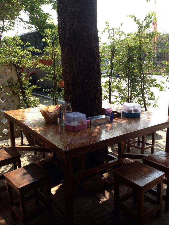 ก๋วยเตี๋ยวเรือในคลอง อยุธยา, กรุงเก่า"เตี๋ยวเรือ", ก๋วยเตี๋ยวเรือลวกปากริมคลอง & หมูกะทะ อยุธยา, ก๋วยเตี๋ยวเรืออยุธยา-โอชินสูตรโบราณ, ร้านก๋วยเตี๋ยวเรือโอ่งบนแพริมแม่น้ำน้อย, ก๋วยเตี๋ยวเรือกิมหลวน อยุธยา, ก๋วยเตี๋ยวเรือ ตาลเดี่ยว'เตี๋ยวเรือ, ก๋วยเตี๊ยวลุงแจ๊ะ (บัวหวาน), ร้านก๋วยเตี๋ยวตาไห (คลองท่อ), ก๋วยเตี๋ยวเรือแม่วันดี อยุธยา, ก๋วยเตี๋ยวเรือแม่ต่วม อยุธยา, ก๋วยเตี๋ยวเรือ เสือร้องไห้, ก๋วยเตี๋ยวเรือ "รสโจ๊ะ" ป้าไวท์, ก๋วยเตี๋ยวเรืออยุธยา ป้าษา2, ก๋วยเตี๋ยววัดใหญ่, ก๋วยเตี๋ยวเรือห้อยขา อยุธยา, ก๋วยเตี๋ยวเรือนายอ๊อฟ สูตร”ยายจง”รสดั้งเดิม, ไทยเทวา ก๋วยเตี๋ยวเรืออยุธยา, ต้อยตลาดแตก สาขาใหญ่ ก๋วยเตี๋ยวเรืออยุธยา