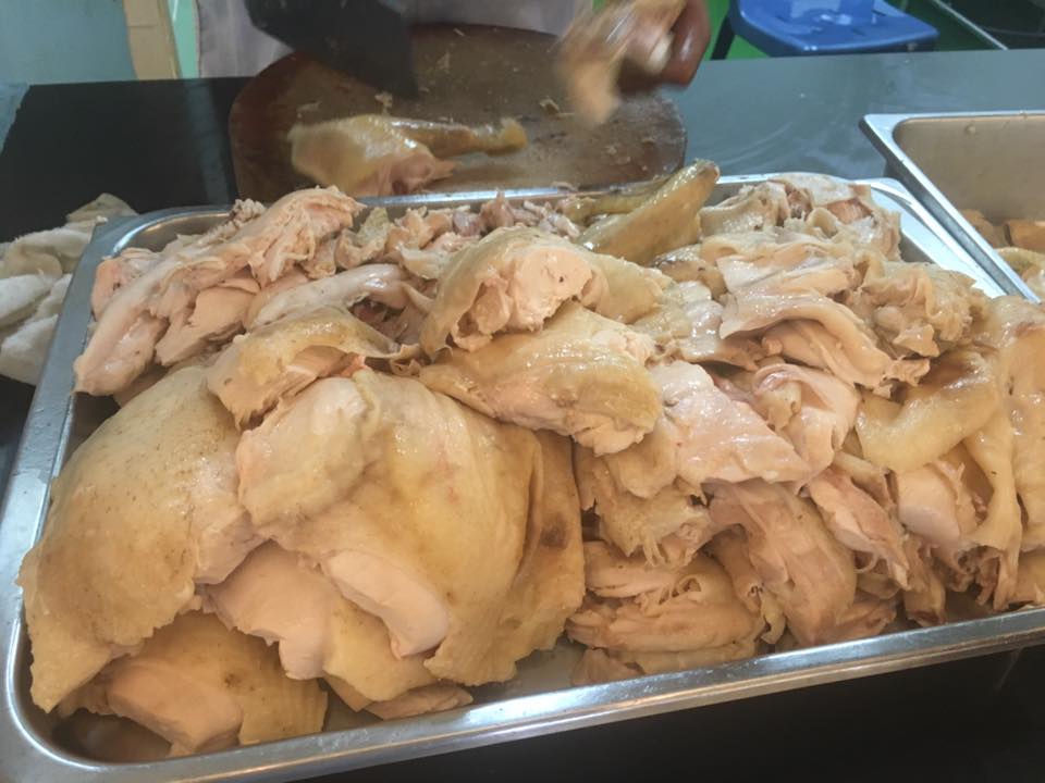 แดงราชาหอยทอด, เปาะเปี๊ยะสด ตรอกสุกร, SO-K cafe, เช็งซิมอี๊ (แป้งกลมอารมณ์ดี), ก๋วยเตี๋ยวตรอกโรงหมู, ข้าวมันไก่พิชัยไก่ตอน, Scoopp, ข้าวขาหมู "มันอยู่ในกระทะ"ตรอกโรงหมู, เบ๊ซุ่นหลี, สีมรกต, สุกี้เตาถ่าน ตรอกโรงหมู, Amass coffee art toys, Kanom Donut, ก๋วยเตี๋ยวหมูตุ๋นเจ๊ปู