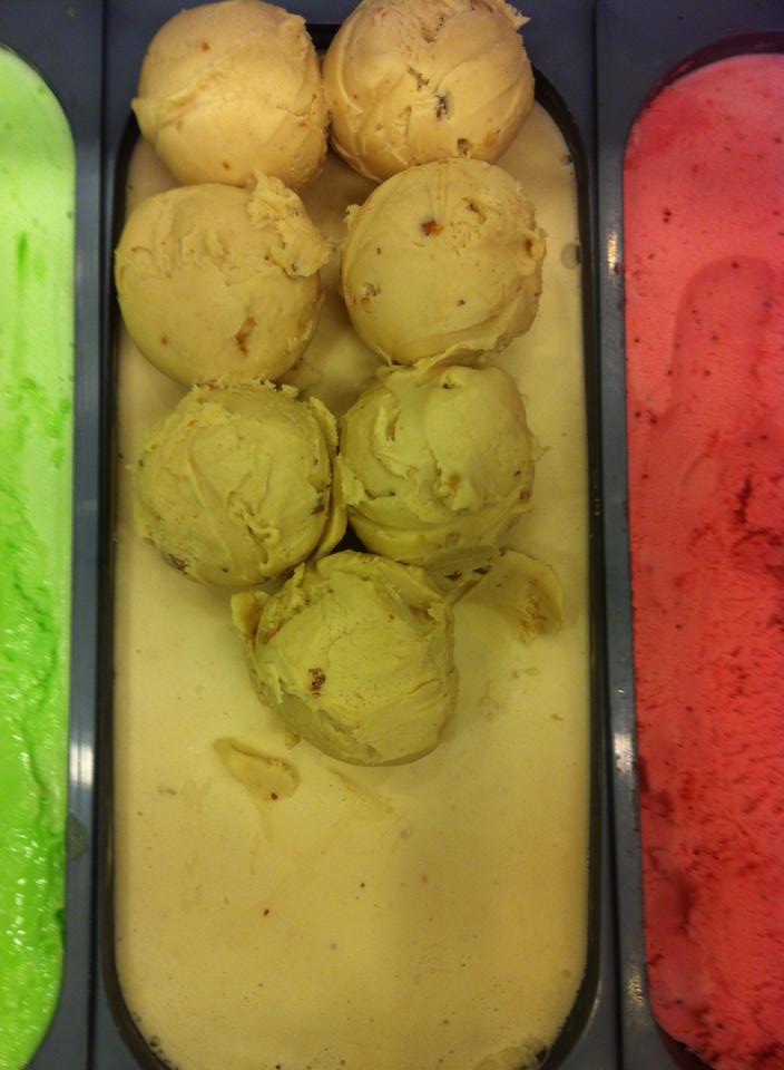 แดงราชาหอยทอด, เปาะเปี๊ยะสด ตรอกสุกร, SO-K cafe, เช็งซิมอี๊ (แป้งกลมอารมณ์ดี), ก๋วยเตี๋ยวตรอกโรงหมู, ข้าวมันไก่พิชัยไก่ตอน, Scoopp, ข้าวขาหมู "มันอยู่ในกระทะ"ตรอกโรงหมู, เบ๊ซุ่นหลี, สีมรกต, สุกี้เตาถ่าน ตรอกโรงหมู, Amass coffee art toys, Kanom Donut, ก๋วยเตี๋ยวหมูตุ๋นเจ๊ปู