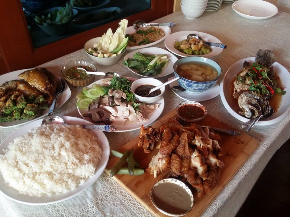 ก๋วยเตี๋ยวลูกชิ้นปลาเจ๊ปุ๊ย ห้าแยกพลับพลาชัย, ข้าวต้มแห้งคุณนิด สาขา เยาวราช X ก๋วยเตี๋ยวลูกชิ้นปลาเจ๊ส้ม, ลักตี๋ "六弟" บะหมี่เกี๊ยวทะเล เยาวราช, ห้องอาหารพูนเลิศ(เหลาะงาทิ้น)ข้าวหน้าไก่ห้าแยก, ข้าวต้มปลาตรอกถั่วงอก, ไก่บ้านพริกไทยดำ ห้าแยกพลับพลาไชย, ร้านอาหารครัวดอกไม้ขาว, ร้านไชยพราหมณ์ Made with Heart, ราดหน้า ท่ง ฮั่ว เฮง "เฮียตั๋ง", ข้าวต้มปลา by อุษณีย์, ตุ้ยนุ้ยอีทเทอรี่