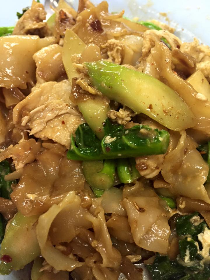 ก๋วยเตี๋ยวลูกชิ้นปลาเจ๊ปุ๊ย ห้าแยกพลับพลาชัย, ข้าวต้มแห้งคุณนิด สาขา เยาวราช X ก๋วยเตี๋ยวลูกชิ้นปลาเจ๊ส้ม, ลักตี๋ "六弟" บะหมี่เกี๊ยวทะเล เยาวราช, ห้องอาหารพูนเลิศ(เหลาะงาทิ้น)ข้าวหน้าไก่ห้าแยก, ข้าวต้มปลาตรอกถั่วงอก, ไก่บ้านพริกไทยดำ ห้าแยกพลับพลาไชย, ร้านอาหารครัวดอกไม้ขาว, ร้านไชยพราหมณ์ Made with Heart, ราดหน้า ท่ง ฮั่ว เฮง "เฮียตั๋ง", ข้าวต้มปลา by อุษณีย์, ตุ้ยนุ้ยอีทเทอรี่