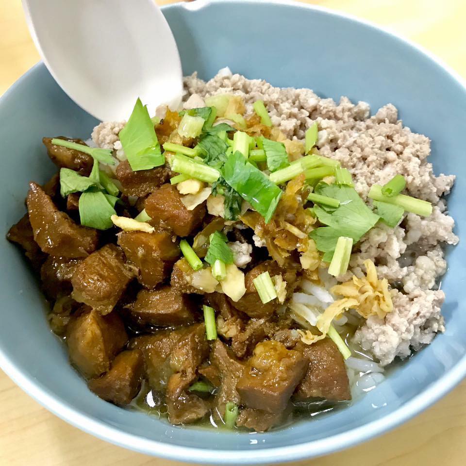 ก๋วยเตี๋ยวลูกชิ้นปลาเจ๊ปุ๊ย ห้าแยกพลับพลาชัย, ข้าวต้มแห้งคุณนิด สาขา เยาวราช X ก๋วยเตี๋ยวลูกชิ้นปลาเจ๊ส้ม, ลักตี๋ "六弟" บะหมี่เกี๊ยวทะเล เยาวราช, ห้องอาหารพูนเลิศ(เหลาะงาทิ้น)ข้าวหน้าไก่ห้าแยก, ข้าวต้มปลาตรอกถั่วงอก, ไก่บ้านพริกไทยดำ ห้าแยกพลับพลาไชย, ร้านอาหารครัวดอกไม้ขาว, ร้านไชยพราหมณ์ Made with Heart, ราดหน้า ท่ง ฮั่ว เฮง "เฮียตั๋ง", ข้าวต้มปลา by อุษณีย์, ตุ้ยนุ้ยอีทเทอรี่