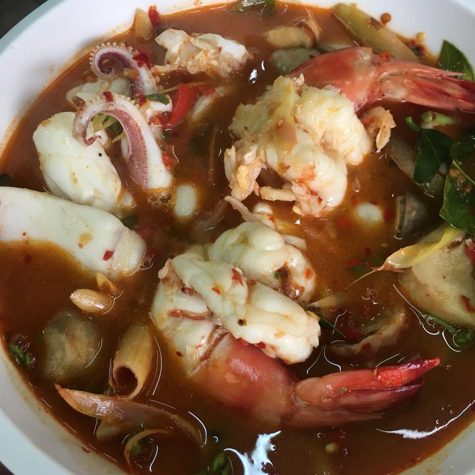 ก๋วยเตี๋ยวลูกชิ้นปลาเจ๊ปุ๊ย ห้าแยกพลับพลาชัย, ข้าวต้มแห้งคุณนิด สาขา เยาวราช X ก๋วยเตี๋ยวลูกชิ้นปลาเจ๊ส้ม, ลักตี๋ "六弟" บะหมี่เกี๊ยวทะเล เยาวราช, ห้องอาหารพูนเลิศ(เหลาะงาทิ้น)ข้าวหน้าไก่ห้าแยก, ข้าวต้มปลาตรอกถั่วงอก, ไก่บ้านพริกไทยดำ ห้าแยกพลับพลาไชย, ร้านอาหารครัวดอกไม้ขาว, ร้านไชยพราหมณ์ Made with Heart, ราดหน้า ท่ง ฮั่ว เฮง "เฮียตั๋ง", ข้าวต้มปลา by อุษณีย์, ตุ้ยนุ้ยอีทเทอรี่