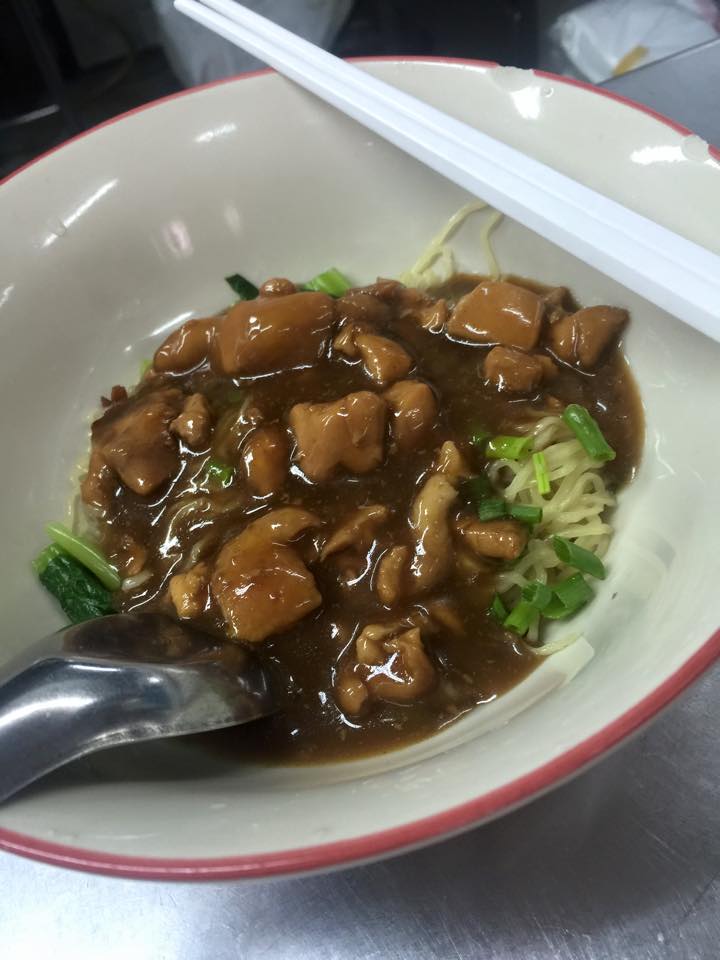 ก๋วยเตี๋ยวลูกชิ้นปลาเจ๊ปุ๊ย ห้าแยกพลับพลาชัย, ข้าวต้มแห้งคุณนิด สาขา เยาวราช X ก๋วยเตี๋ยวลูกชิ้นปลาเจ๊ส้ม, ลักตี๋ "六弟" บะหมี่เกี๊ยวทะเล เยาวราช, ห้องอาหารพูนเลิศ(เหลาะงาทิ้น)ข้าวหน้าไก่ห้าแยก, ข้าวต้มปลาตรอกถั่วงอก, ไก่บ้านพริกไทยดำ ห้าแยกพลับพลาไชย, ร้านอาหารครัวดอกไม้ขาว, ร้านไชยพราหมณ์ Made with Heart, ราดหน้า ท่ง ฮั่ว เฮง "เฮียตั๋ง", ข้าวต้มปลา by อุษณีย์, ตุ้ยนุ้ยอีทเทอรี่